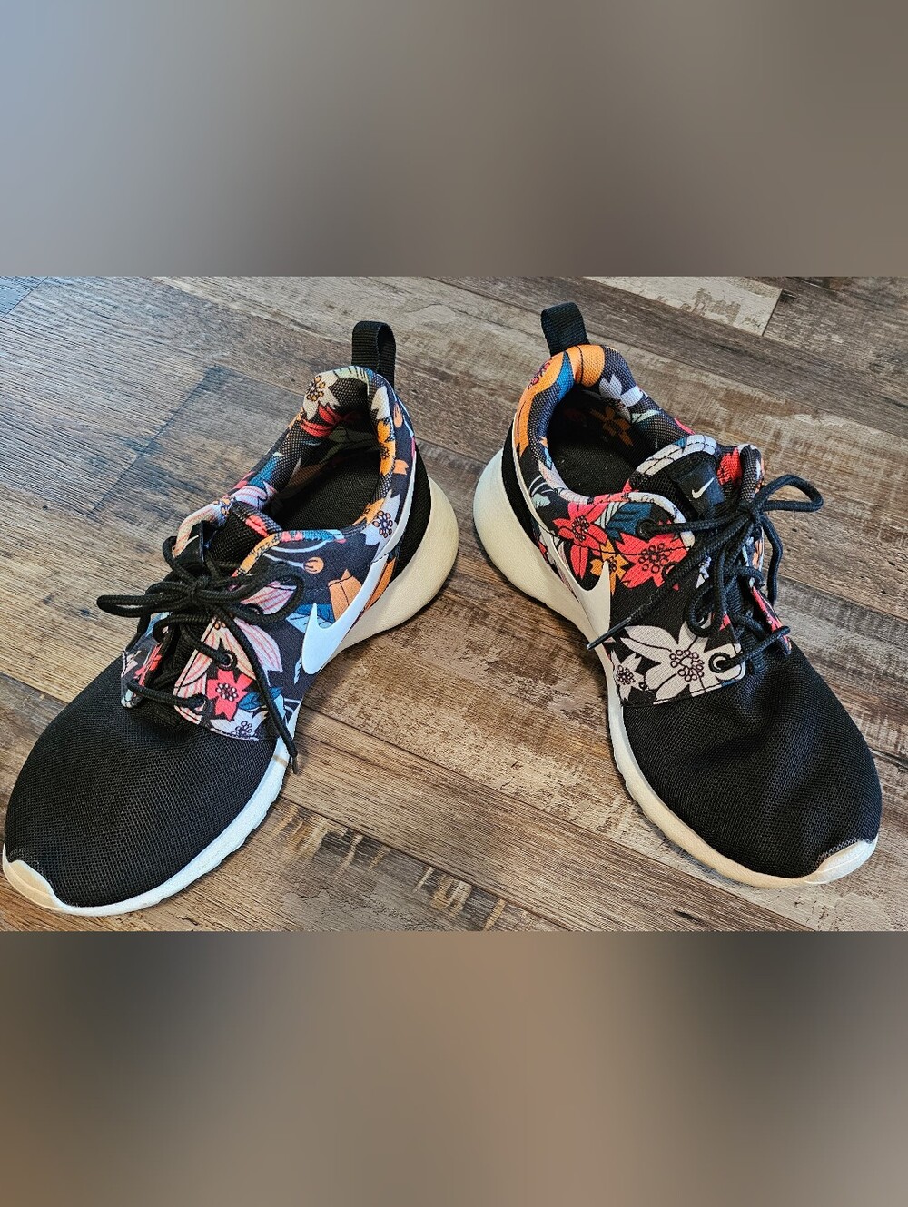 Nike Women’s Black Floral Athletic Sneakers with Multicolor Accents